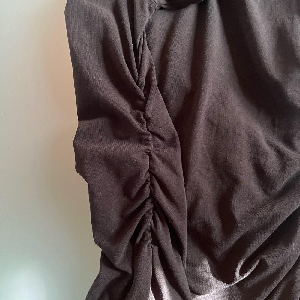 Sanctuary Black Short Sleeve Side-Ruched Tee - Picture 4 of 5